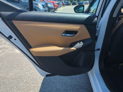 Certified 2021 Nissan Sentra SV w/ SV Premium Package FWD image 28