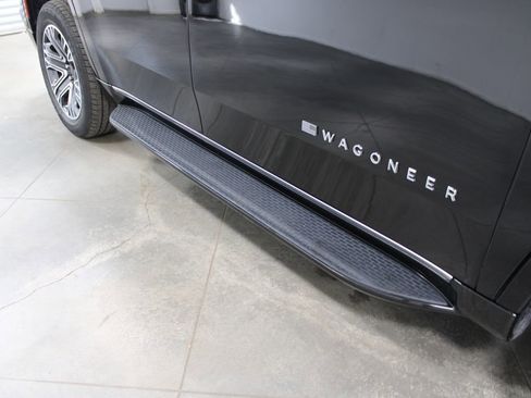 Used 2024 Jeep Wagoneer Series II AWD/4WD image 17