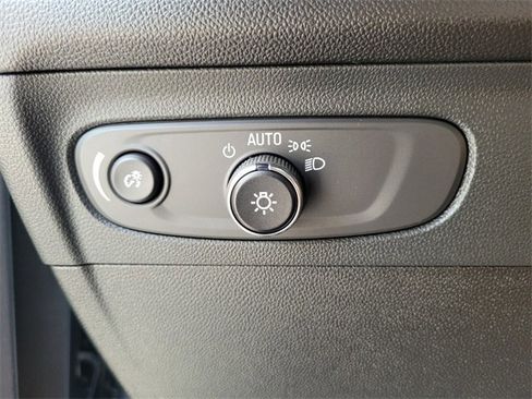 Used 2023 Buick Envision Essence image 21