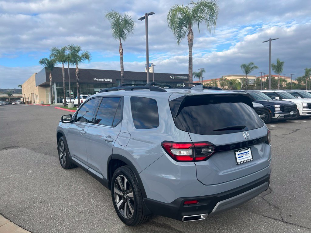 Used 2025 Honda Pilot Touring image 6