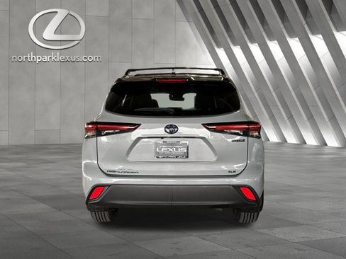 Used 2024 Toyota Highlander XLE image 7