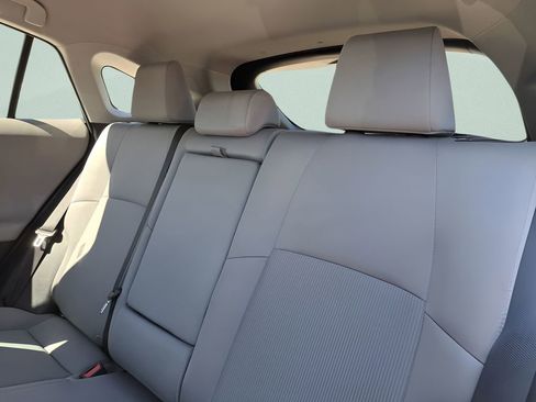 Used 2022 Toyota Venza LE image 9