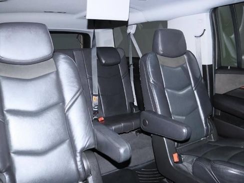 Used 2019 Cadillac Escalade ESV Premium Luxury image 21