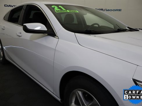 Used 2025 Volkswagen Jetta GLI Autobahn FWD image 4