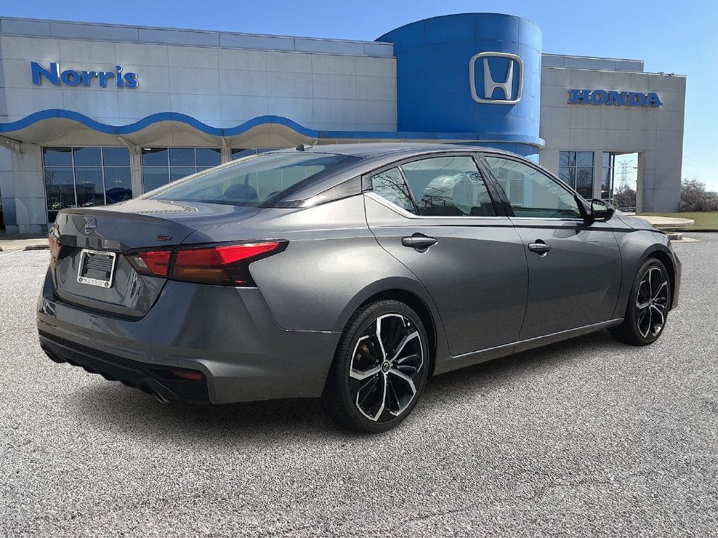 Used 2023 Nissan Altima 2.5 SR FWD image 4