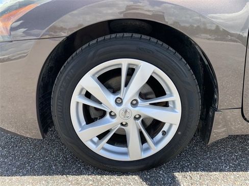 Used 2015 Nissan Altima 2.5 SV w/ Convenience Package image 10