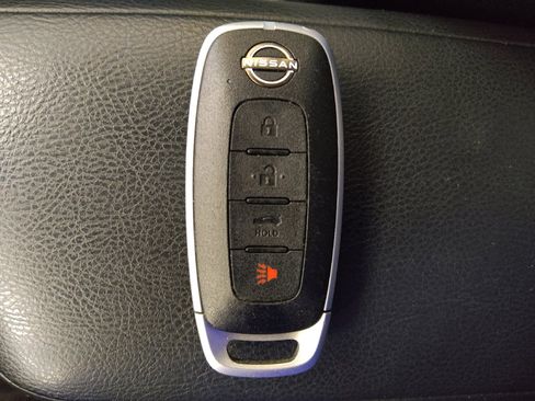 Used 2025 Nissan Versa SV FWD image 32