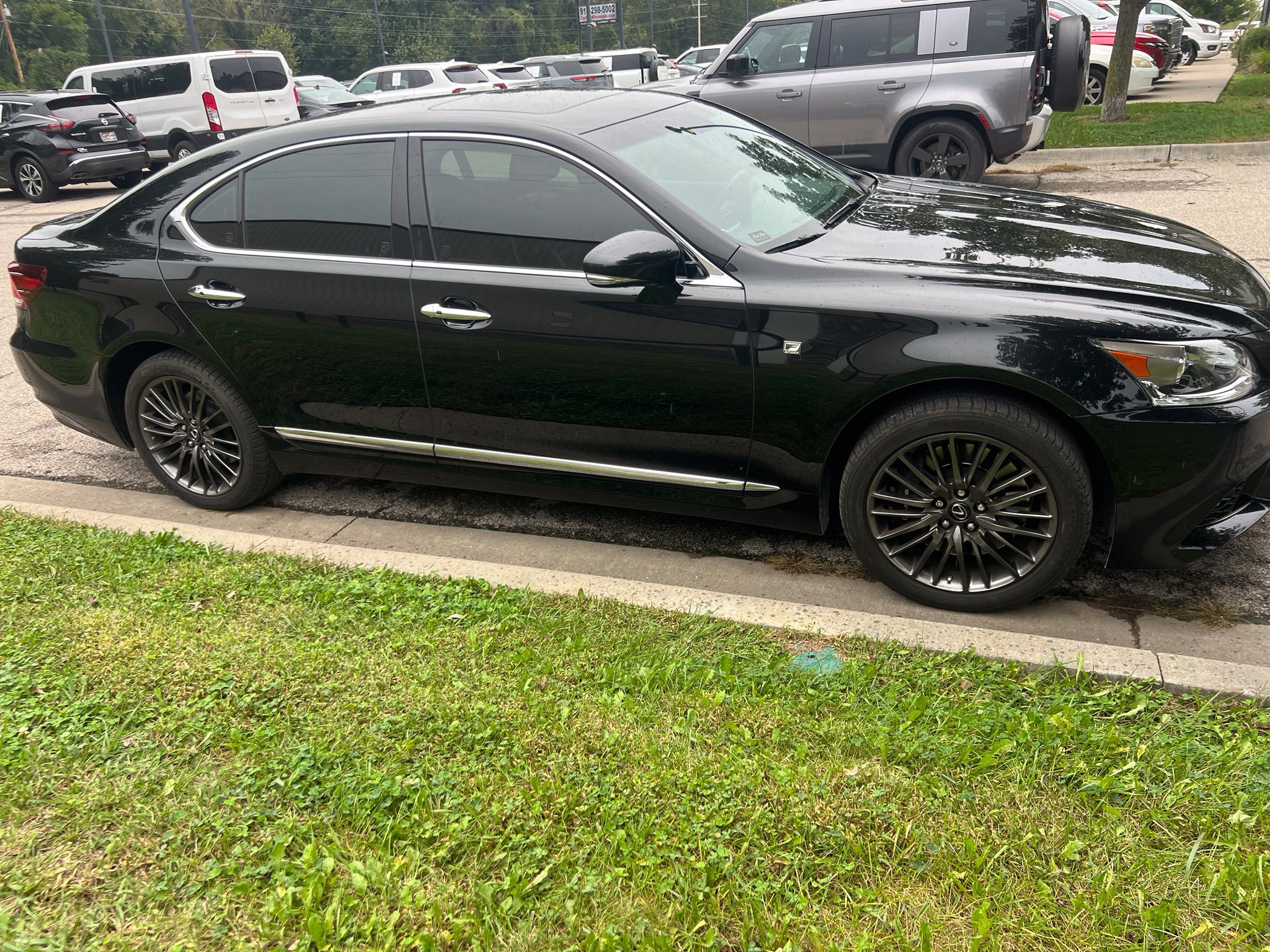 Used 2017 Lexus LS 460 w/ F Sport Midnight Edition RWD image 4