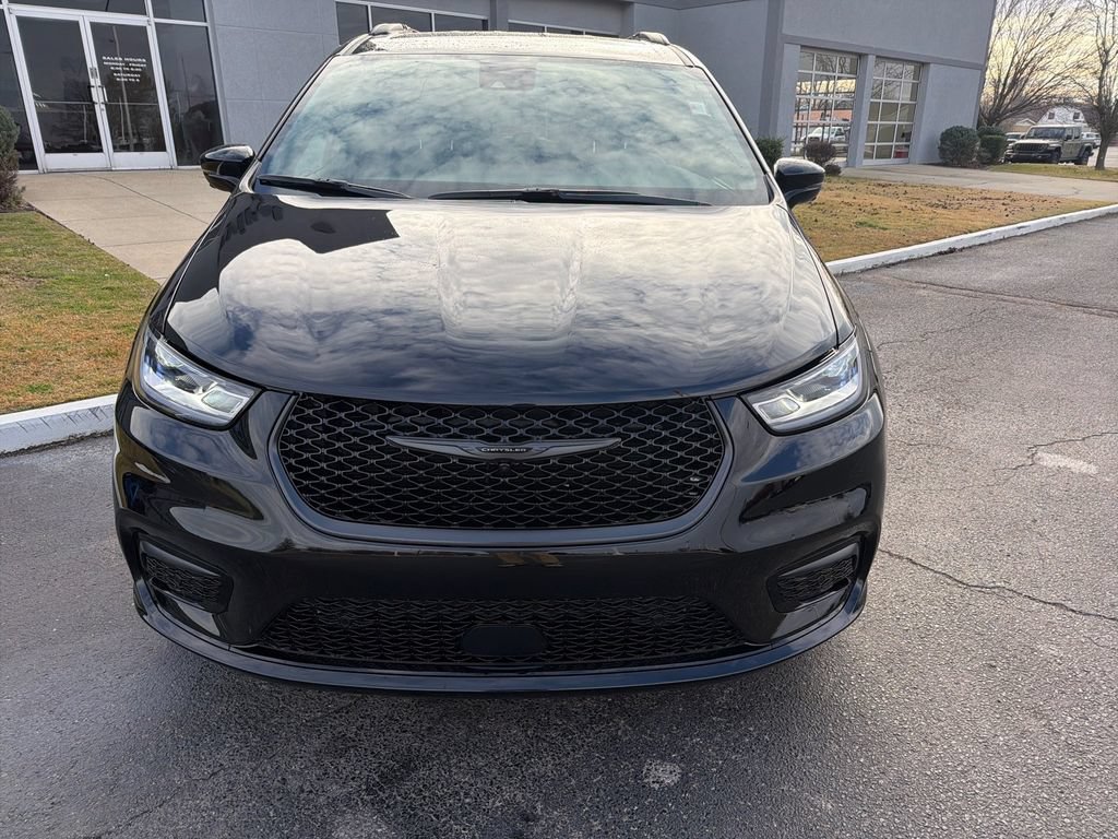 New 2026 Chrysler Pacifica Select w/ S Appearance Package FWD image 3