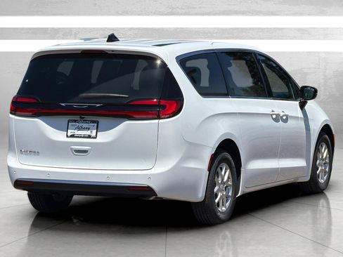 New 2027 Chrysler Pacifica Select FWD image 5