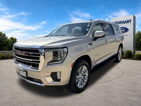 Used 2022 GMC Yukon XL SLT w/ SLT Premium Package AWD/4WD image 3