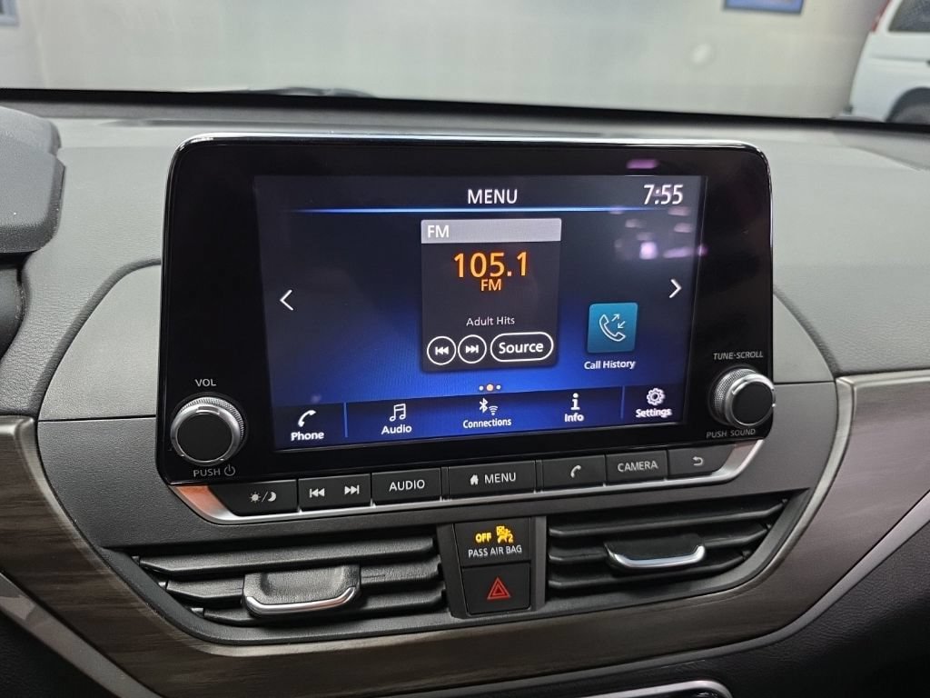 Used 2024 Nissan Altima 2.5 SV FWD image 14