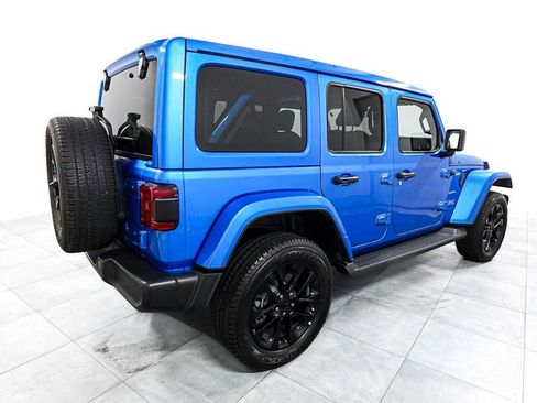 Used 2022 Jeep Wrangler Unlimited Sahara AWD/4WD image 6