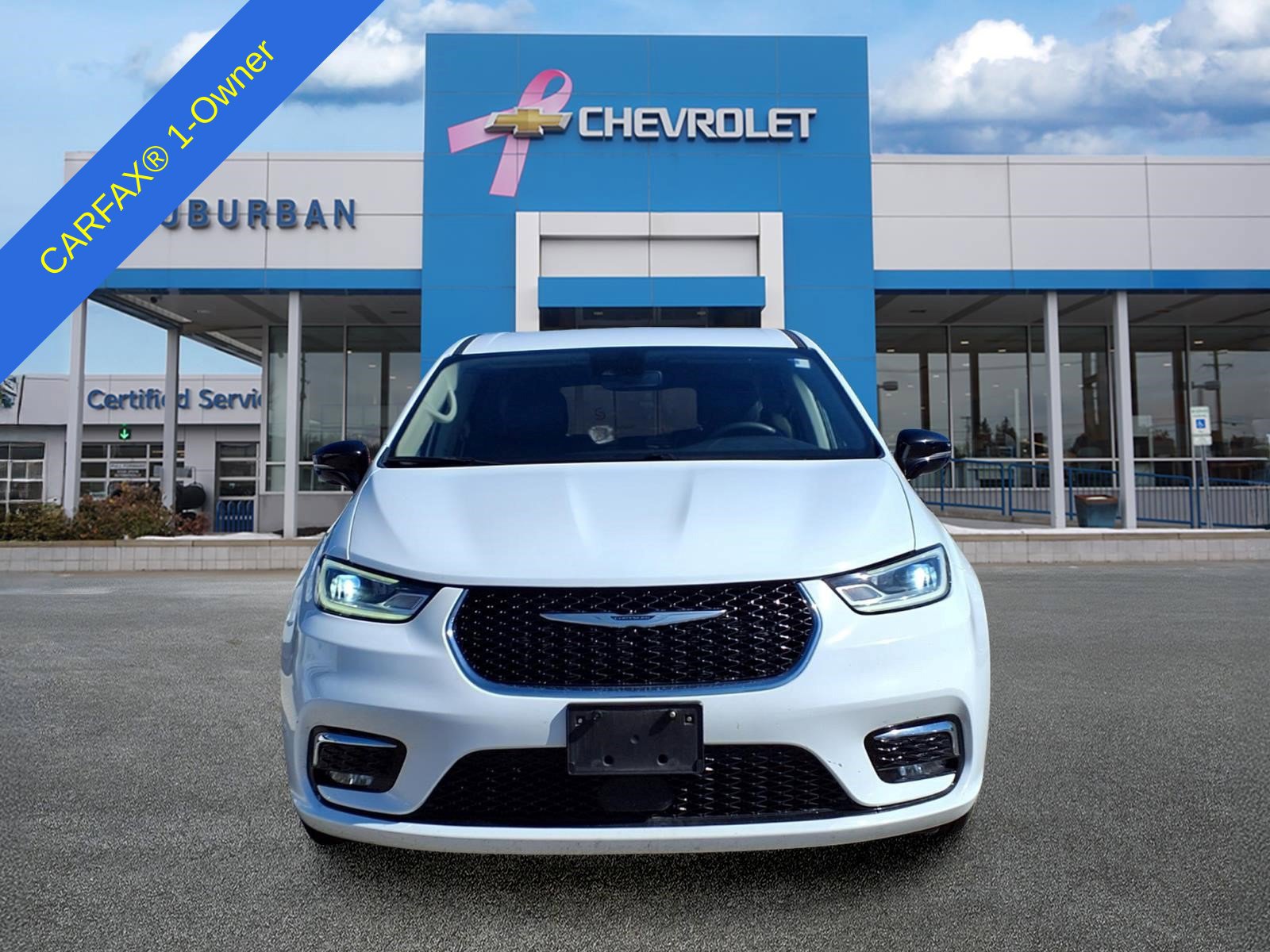 Used 2024 Chrysler Pacifica Limited FWD image 2