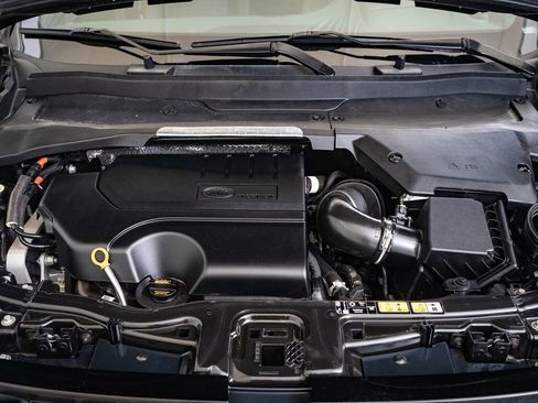 Used 2023 Land Rover Discovery Sport SE R-Dynamic image 32