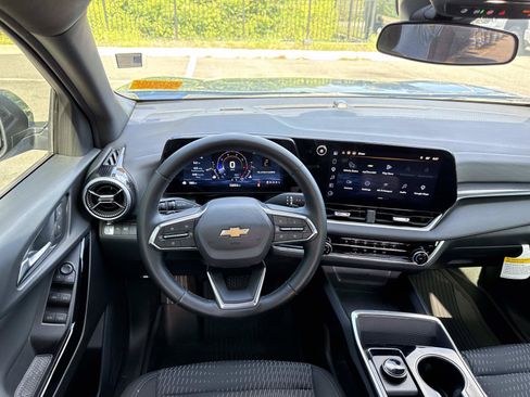 Used 2026 Chevrolet Equinox LT FWD image 25