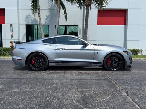 Used 2022 Ford Mustang Shelby GT500 w/ Handling Package RWD image 2