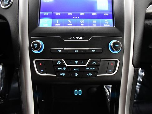 Used 2020 Ford Fusion SE image 14