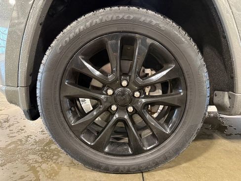 Used 2020 Jeep Grand Cherokee Altitude AWD/4WD image 24