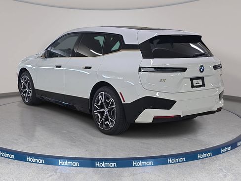 Used 2024 BMW iX xDrive50 w/ Premium Package AWD/4WD image 9