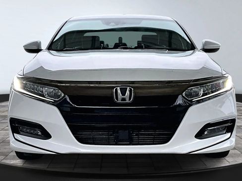 Used 2018 Honda Accord Sport image 2