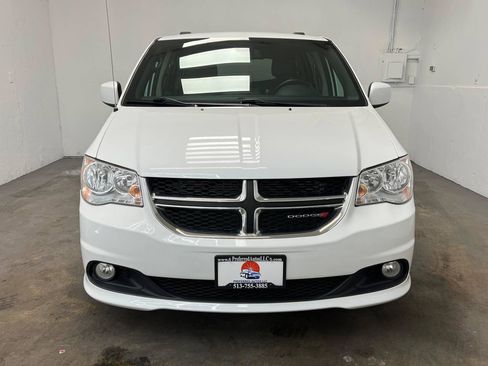 Used 2019 Dodge Grand Caravan SXT FWD image 2