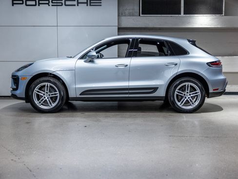 Used 2025 Porsche Macan AWD/4WD image 2
