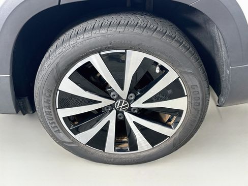 Used 2023 Volkswagen Taos SE FWD image 11