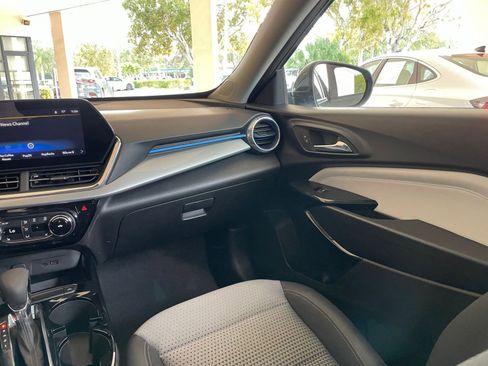 Used 2025 Chevrolet Trax LT w/ LT Convenience Package image 30