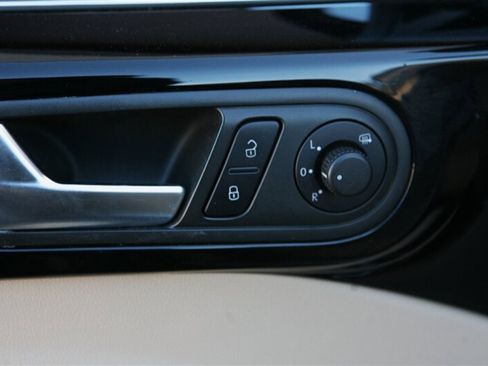 Used 2013 Volkswagen Beetle 2.5 image 13