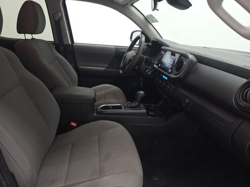 Used 2022 Toyota Tacoma SR image 7