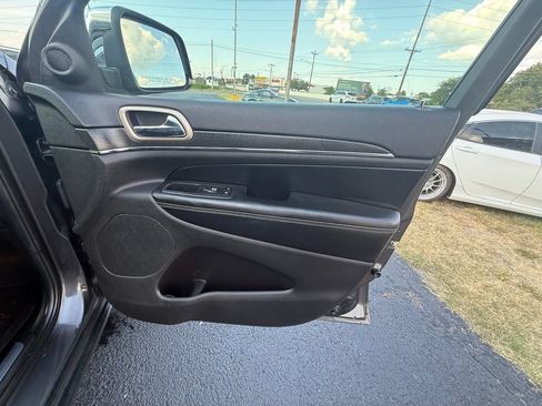 Used 2017 Jeep Grand Cherokee Limited AWD/4WD image 22