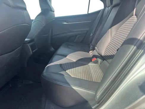 Used 2018 Toyota Camry SE FWD image 17
