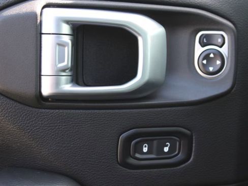 Used 2023 Jeep Wrangler Unlimited Sahara image 12