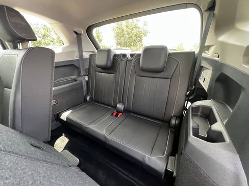 Used 2024 Volkswagen Tiguan SE image 15