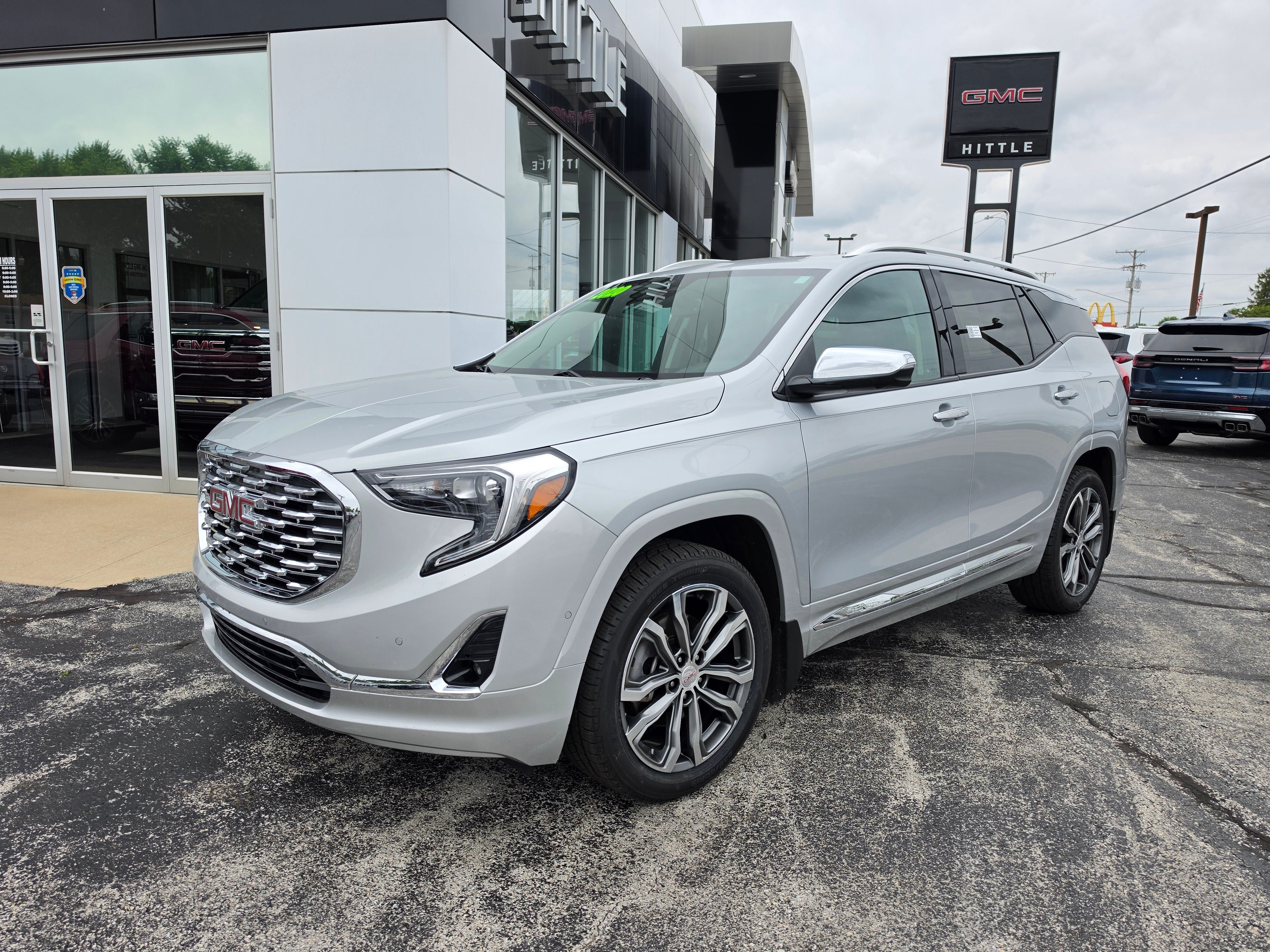 Used 2020 GMC Terrain Denali w/ Denali Premium Package FWD image 1