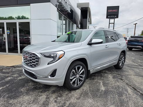 Used 2020 GMC Terrain Denali w/ Denali Premium Package FWD image 1