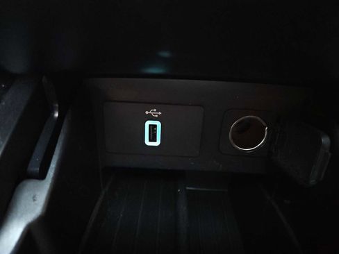 Used 2019 Ford Explorer Limited w/ Ford Safe & Smart Package FWD image 34