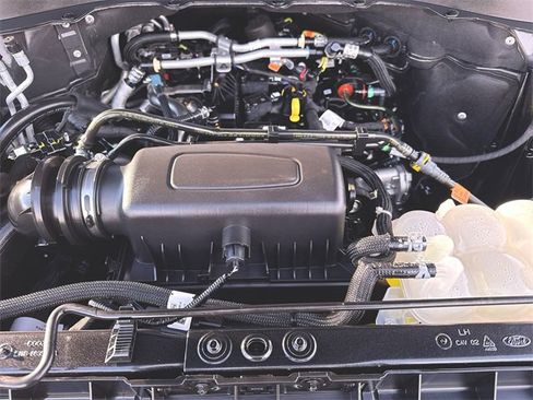 Used 2021 Ford Explorer XLT image 28