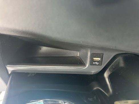Used 2022 Toyota C-HR XLE FWD image 18