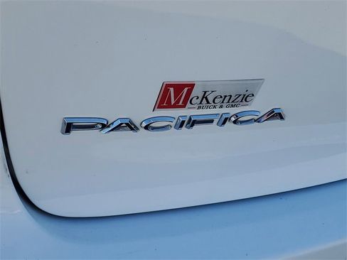 Used 2023 Chrysler Pacifica Limited image 30