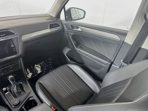 Used 2022 Volkswagen Tiguan SE w/ Panoramic Sunroof Package AWD/4WD image 22