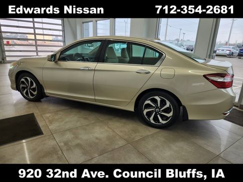 Used 2017 Honda Accord EX image 5