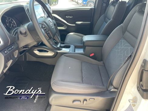 Used 2025 Nissan Frontier SV RWD image 10
