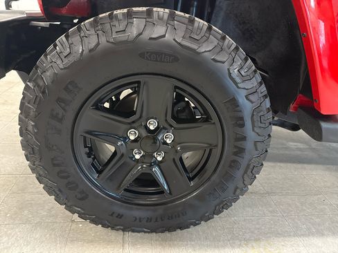 Used 2013 Jeep Wrangler Unlimited Sahara w/ Connectivity Group image 63