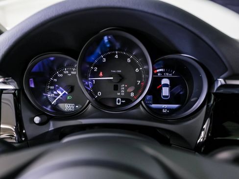 Certified 2025 Porsche Macan image 15