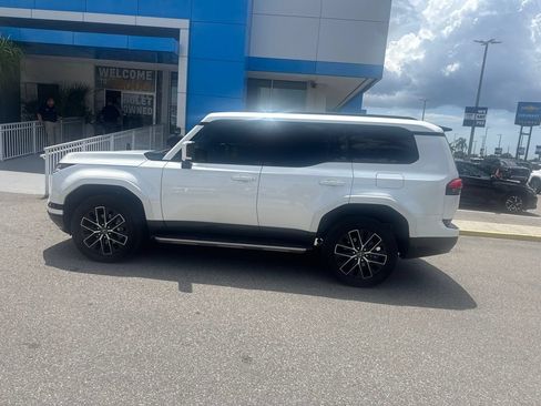 Used 2024 Lexus GX 550 w/ Accessory Package (Z1) AWD/4WD image 8