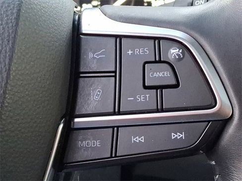 Certified 2021 Toyota Highlander XLE image 28