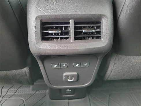 Used 2022 Chevrolet Equinox Premier image 13