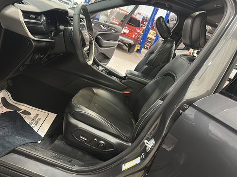 Used 2023 Jeep Grand Cherokee Altitude image 15